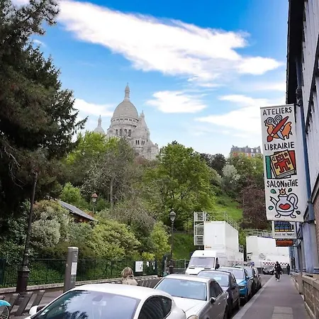 Joli Au Pied Du Sacre-coeur